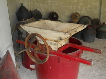 Macchina manuale schiaccia uva