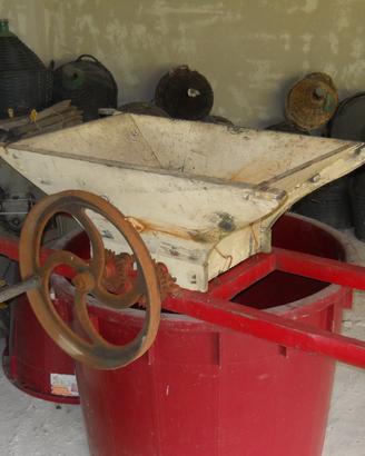 Macchina manuale schiaccia uva