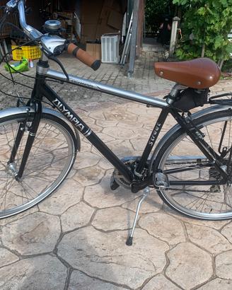 Bicicletta city bike Olympia street
