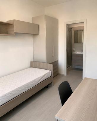 Stanza singola con bagno privato in zona collegata