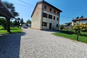 Casa in bifamiliare con giardino e doppio posto...