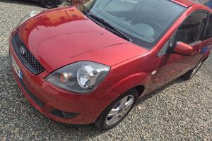 FORD FIESTA 1.2 BENZINA 115MILA KM con CARPLAY