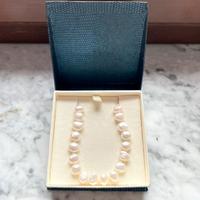 Bracciale in perle d’acqua dolce e in argento 925.