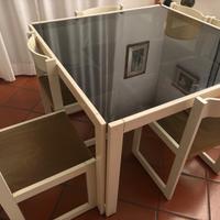 Tavolo in vetro completo di sedie