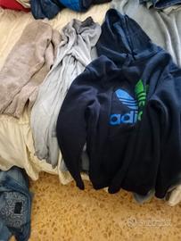 3 maglioni e uno Adidas 