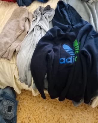 3 maglioni e uno Adidas 