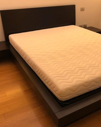 Letto matrimoniale contenitore con comodini