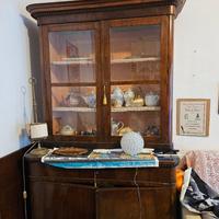 Credenza vetrina in noce stile antico