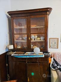 Credenza vetrina in noce stile antico
