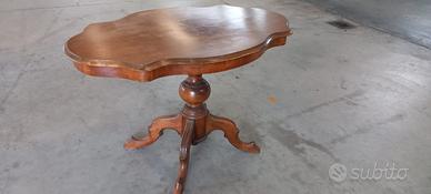 Tavolo guéridon in noce