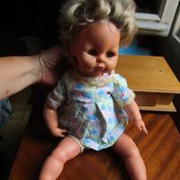 Bambola vintage inizio anni 70 con carillon