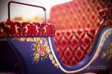 🛷 Slitta storica trainata da cavalli, dipinta a m