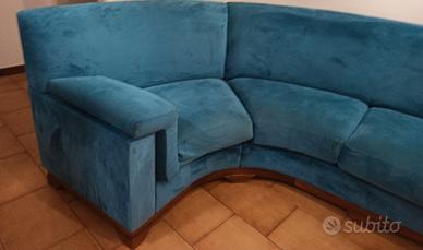 Divano semicircolare colore carta da zucchero