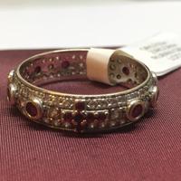 anello in oro bianco con rubini