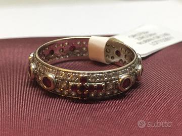 anello in oro bianco con rubini