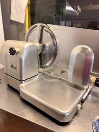 Affettatrice professionale da macelleria-funzionan