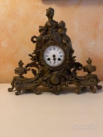 Orologio antico in bronzo