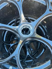 Cerchi mono dado in lega e gomme Alfa Romeo Giulia