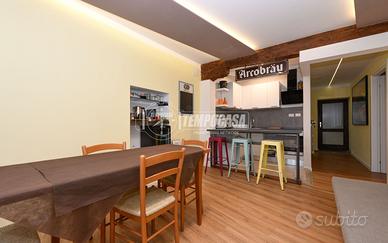 TRILOCALE RISTRUTTURATO IN CENTRO A TOSCOLANO MADE