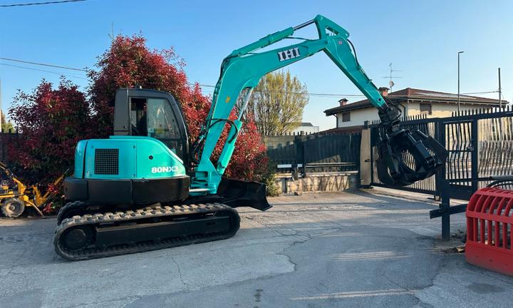 E228 Escavatore Ihi 80 q con pinza ragno