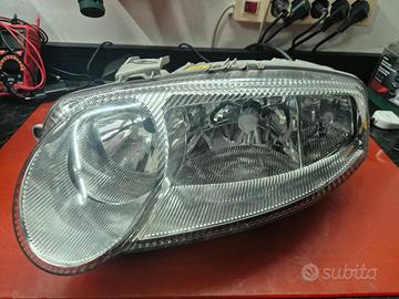 Faro SX Alfa Romeo 147 