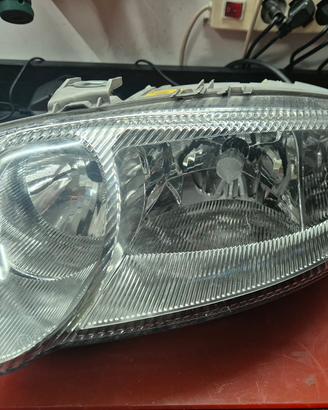 Faro SX Alfa Romeo 147 