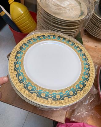 Set piatti di porcellana mai usati
