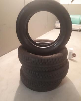 Gomme auto 165/55 r14