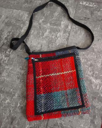 Borsa a tracolla, esempio di artigianato tessile a