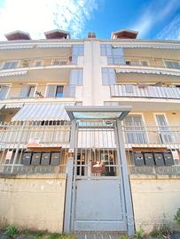VIA INNAMORATI; 3Vani+Box+Posto Auto MAV268