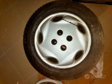 Kit 4 Ruote Michelin e copricerchi 185/65 r14 86h