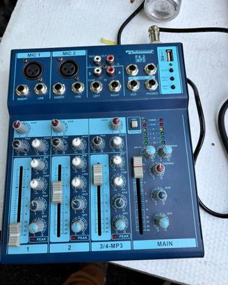 Mixer audio con effetti vocali