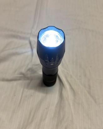 Torcia in alluminio 10W 300LM pari al nuovo!