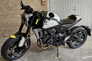 CFMOTO 700CL-X SPORT > Nebula White