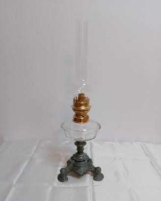 Lampada a petrolio in peltro