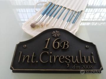 Decorazioni, numeri civici, pareti