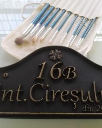 Decorazioni, numeri civici, pareti