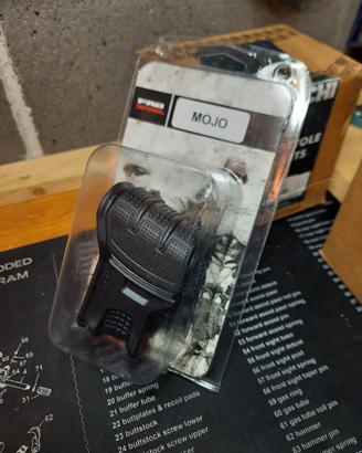 Impugnatura/minigonna AR15 Fab Defense "Mojo"