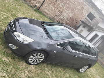 Opel astra station wagon sport tourer 2012