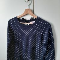 Pullover leggero da donna blu a pois bianchi 