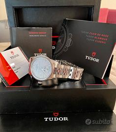 Tudor Glamour