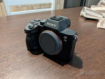 Sony A7iii + Sony Zeiss F4 24-70mm 