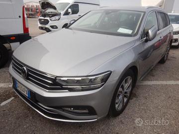 VOLKSWAGEN Passat Variant 2.0 TDI SCR EVO DSG Ex