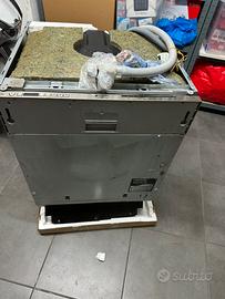 Lavastoviglie da incasso Ariston  Hotpoint