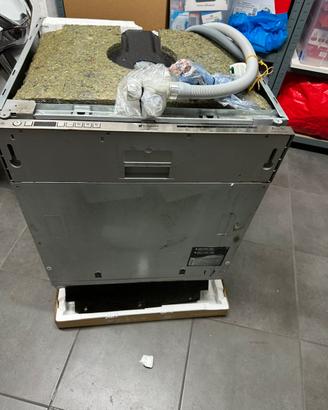 Lavastoviglie da incasso Ariston  Hotpoint
