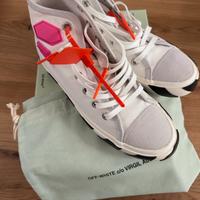 Off-white c/o Virgil Abloh