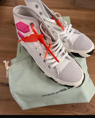 Off-white c/o Virgil Abloh