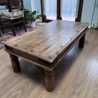 Tavolino in legno con elementi in ferro