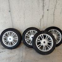 cerchi in lega  con pneumatici 