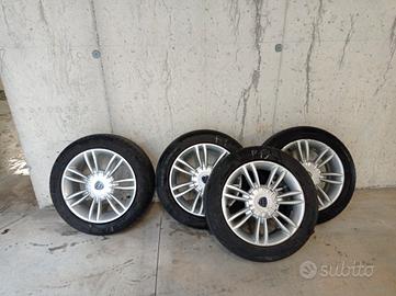 cerchi in lega  con pneumatici 